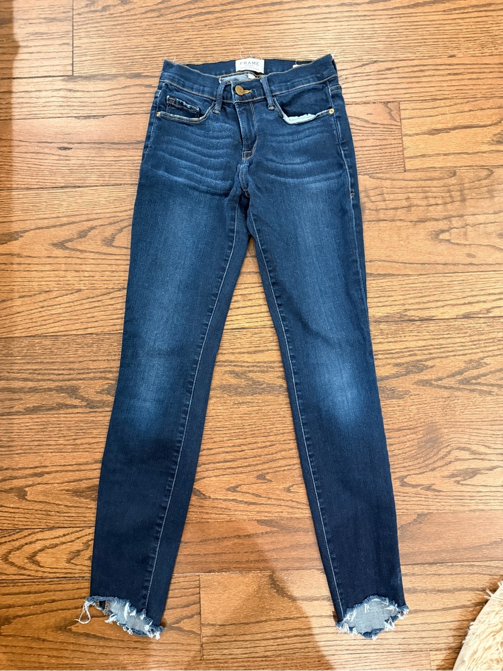 Frame Denim Women's Washed Dark Blue Skinny Jeans with Frayed Hem